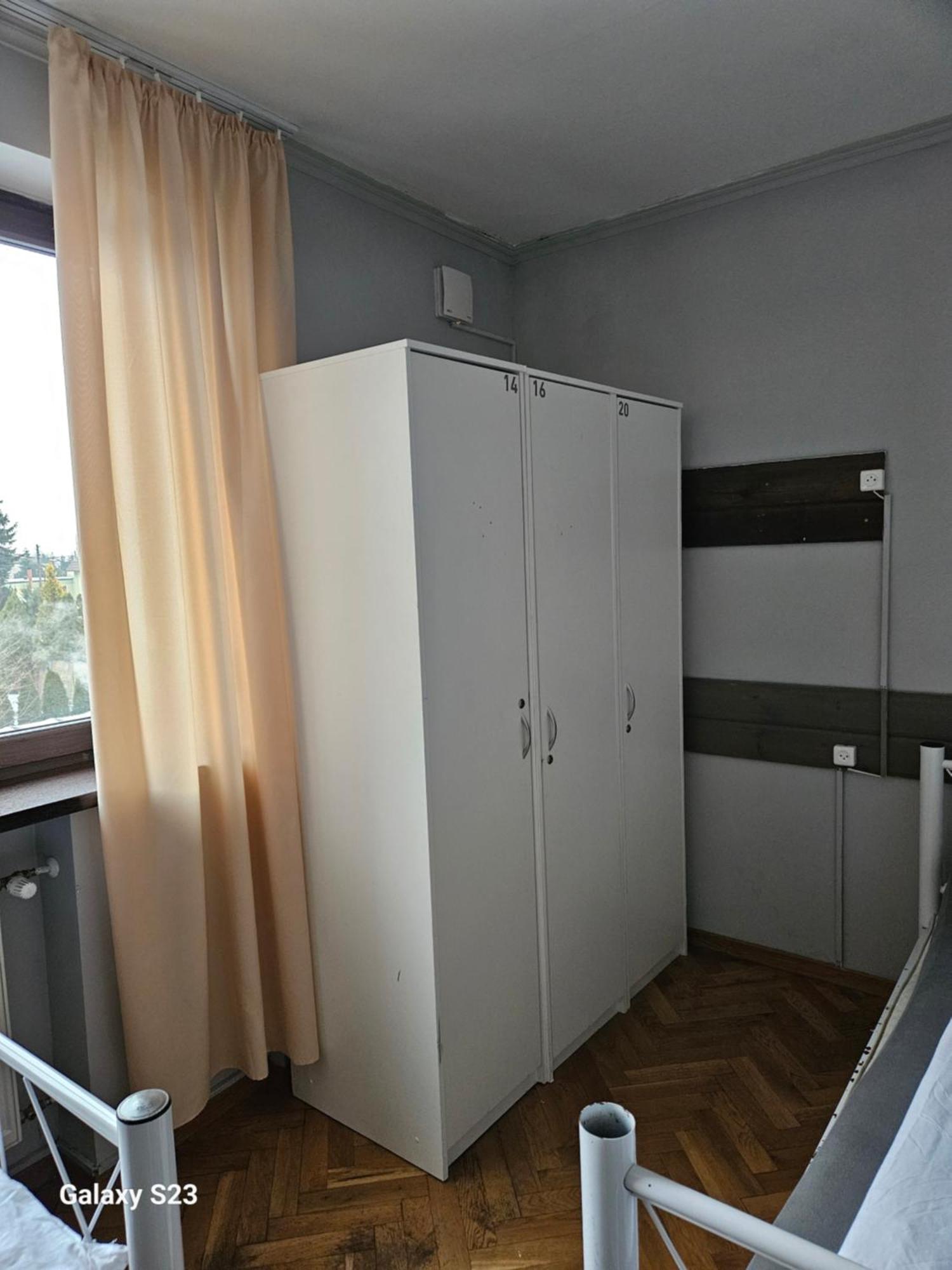Pokoje Pracownicze Кімнати Для Працівників,Гуртожиток Сважендз Екстериор снимка