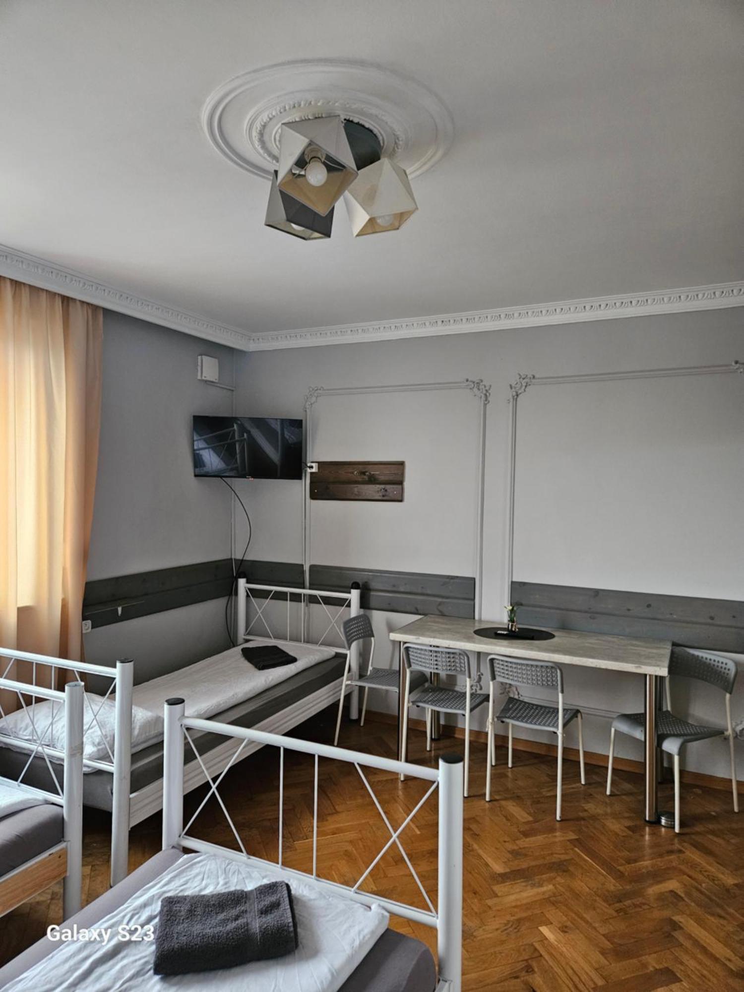 Pokoje Pracownicze Кімнати Для Працівників,Гуртожиток Сважендз Екстериор снимка